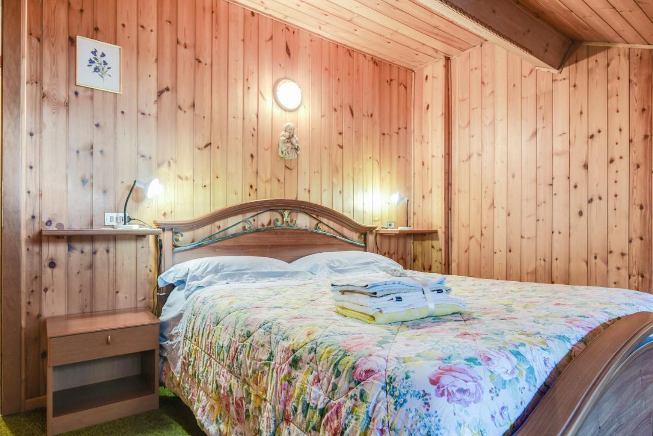 Mansarda Tra Le Dolomiti Di Brenta Apartment Bocenago Exterior photo