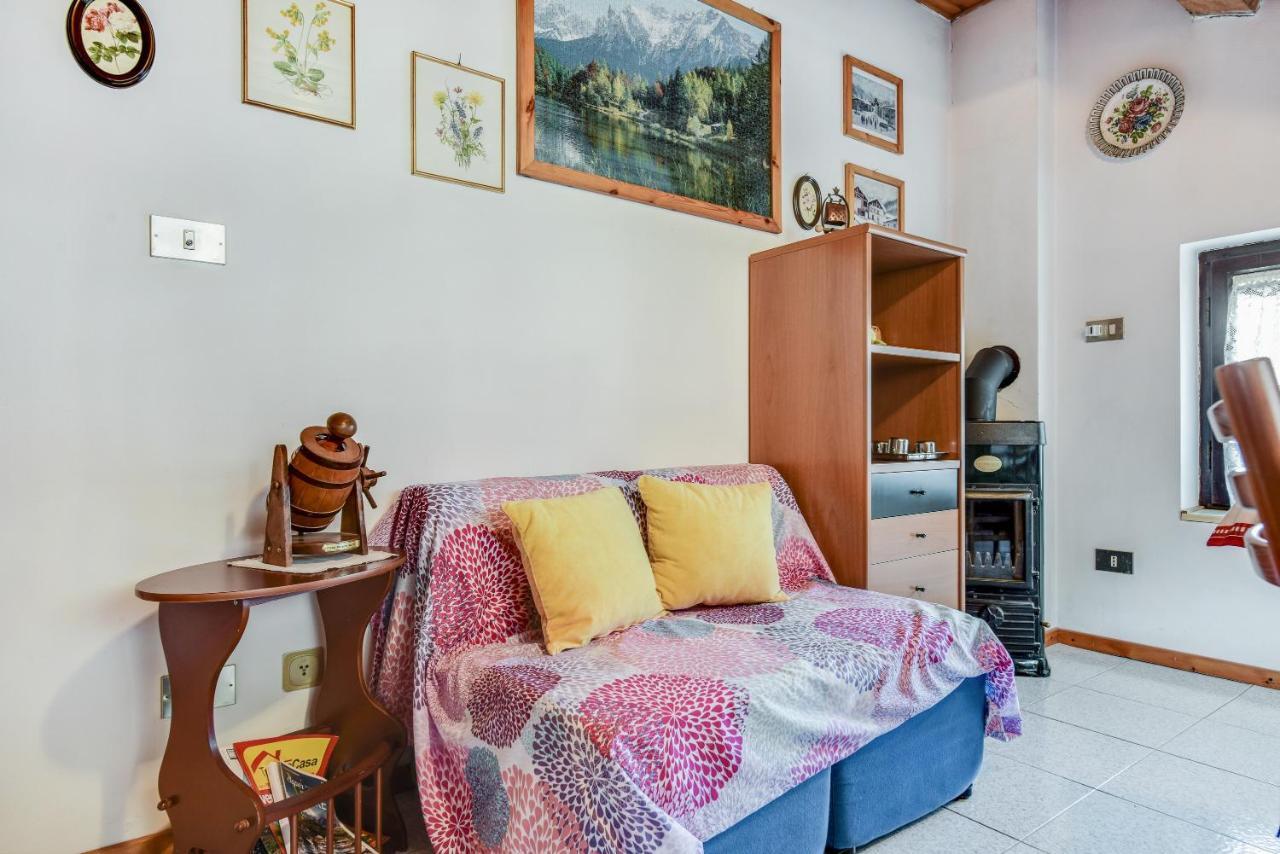 Mansarda Tra Le Dolomiti Di Brenta Apartment Bocenago Exterior photo