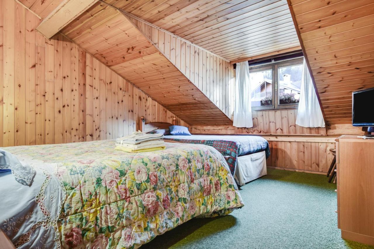 Mansarda Tra Le Dolomiti Di Brenta Apartment Bocenago Exterior photo