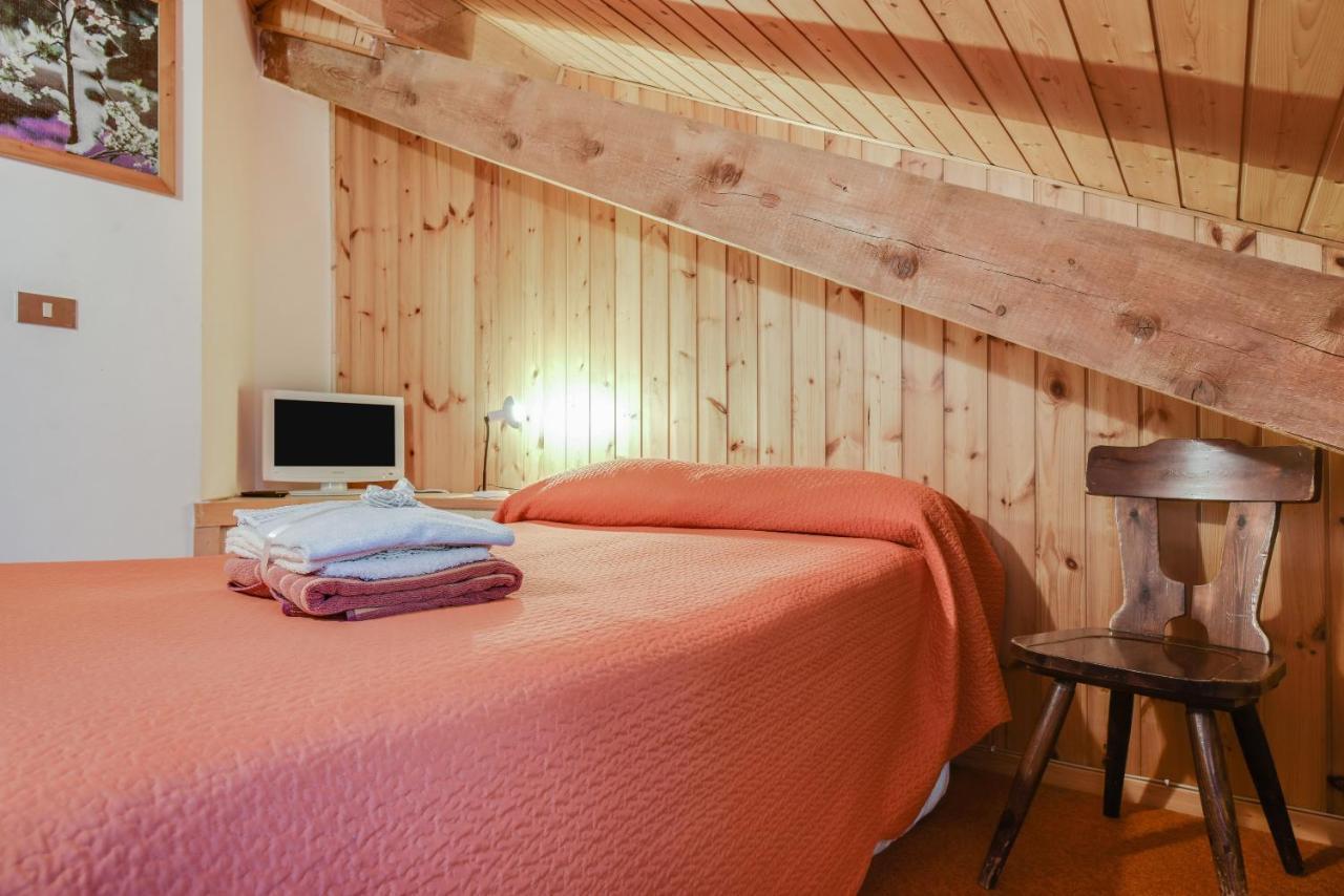 Mansarda Tra Le Dolomiti Di Brenta Apartment Bocenago Exterior photo